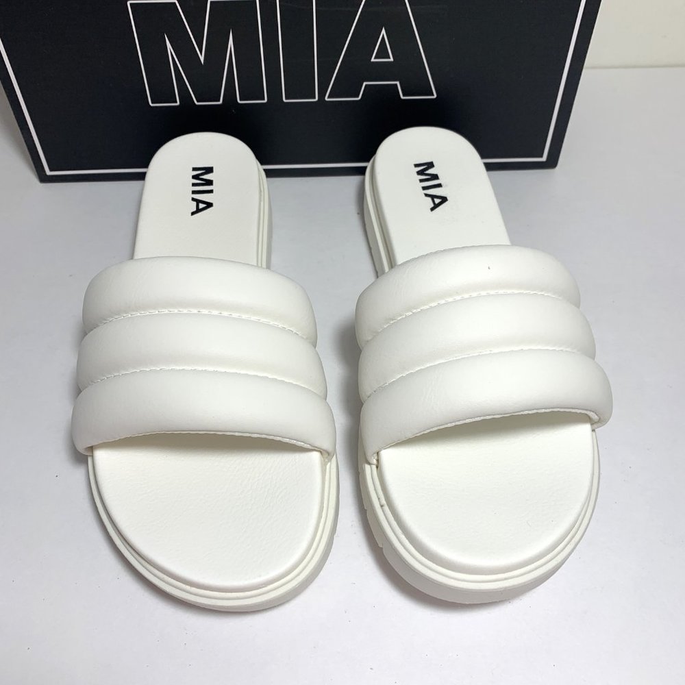Mia Cimone Puffy Slip On Sandals Quilted Slides White Size 7 NEW - Picture 5 of 7